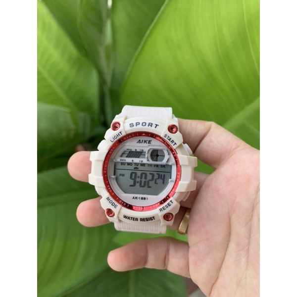 Đồng hồ bé Sport chống nước tốt