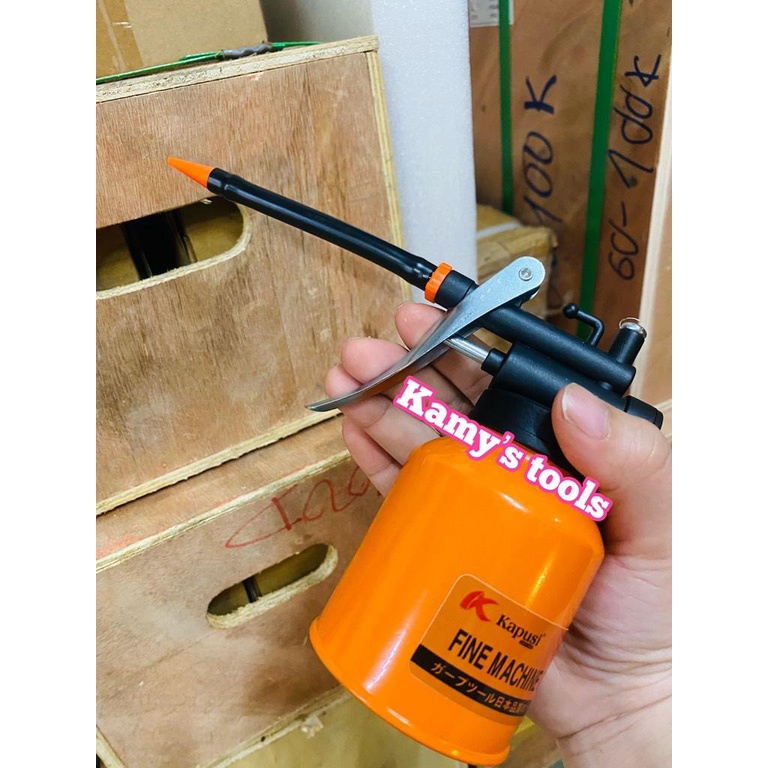 Bình xịt dầu nhớt bình bơm nhớt 250gr Kapusi vòi mềm điều chỉnh được.