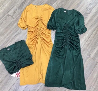 Váy nhún eo Hồ Ngọc Hà