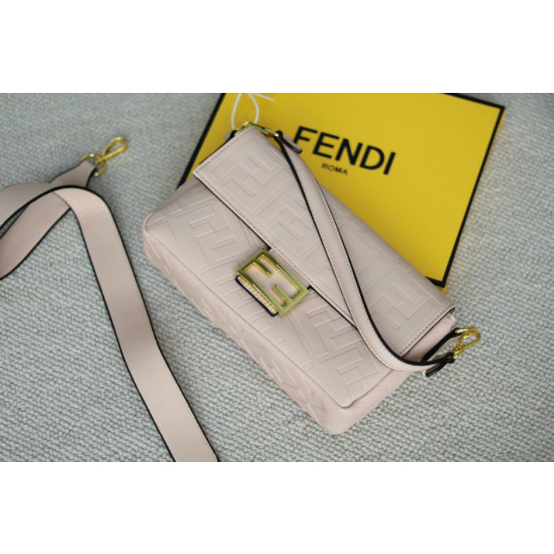 Túi Fendi cao cấp.
