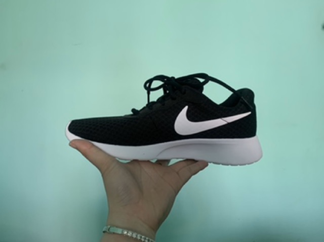 Giày Nike Tanjun hàng chính hãng size nữ màu đen trắng