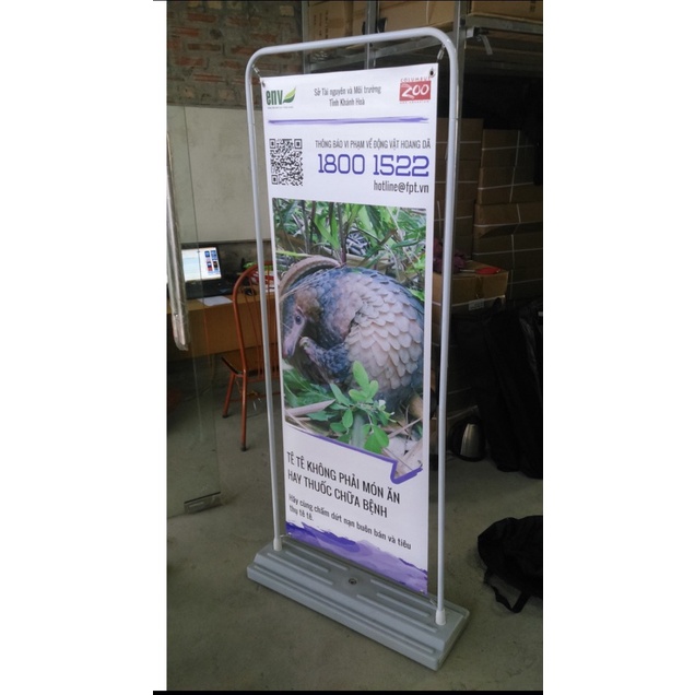 Standee kiểu cửa 2 mặt có đế sắt chuyên dụng ngoài trời