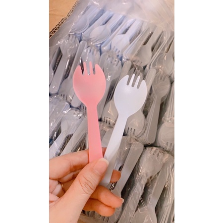 Bịch 100 muỗng ăn bánh kem