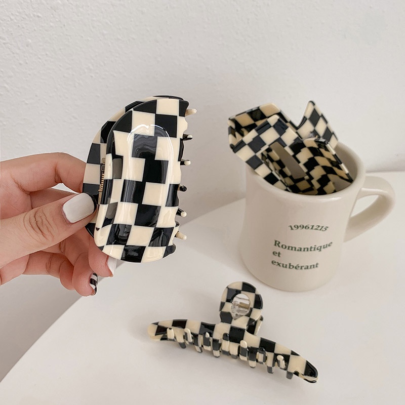 Kẹp tóc acrylic họa tiết sọc caro trắng đen thời trang hàn quốc