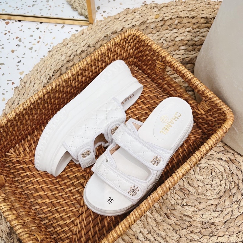 Dép lê 7CM xuồng nâng đế cực xinh đế bánh mì. Mẫu Siêu HOT Chất Da Xin  Nhẹ Cao Cấp Chắc Chắn 2 Màu Trắng Và Đen