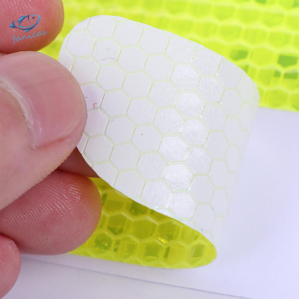 Set 4 Miếng Dán Phản Quang Cảnh Báo Mở Cửa Xe Hơi Tiện Dụng