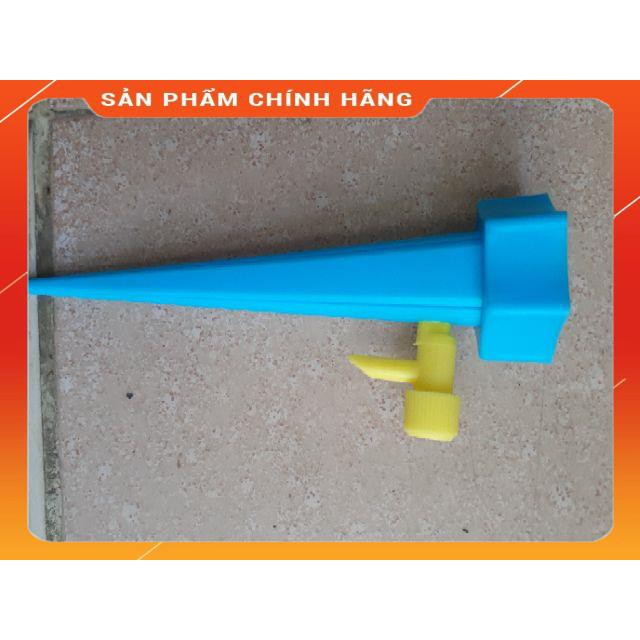 VNUA Que cắm tưới nhỏ giọt cho cây trồng