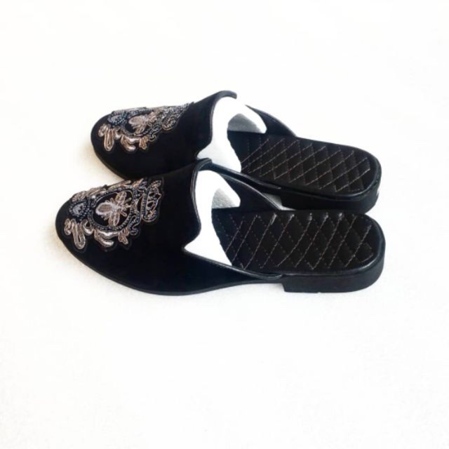 Sục thêu nam ( sục ong hoa trắng nót đen ) | BigBuy360 - bigbuy360.vn