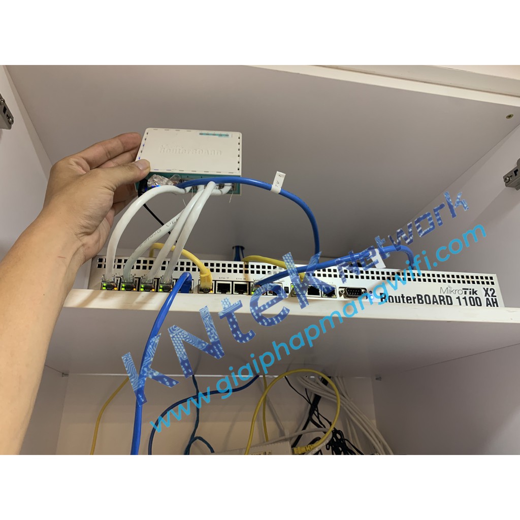 Thiết bị Router cân bằng tải Mikrotik 750Gr3 hEx