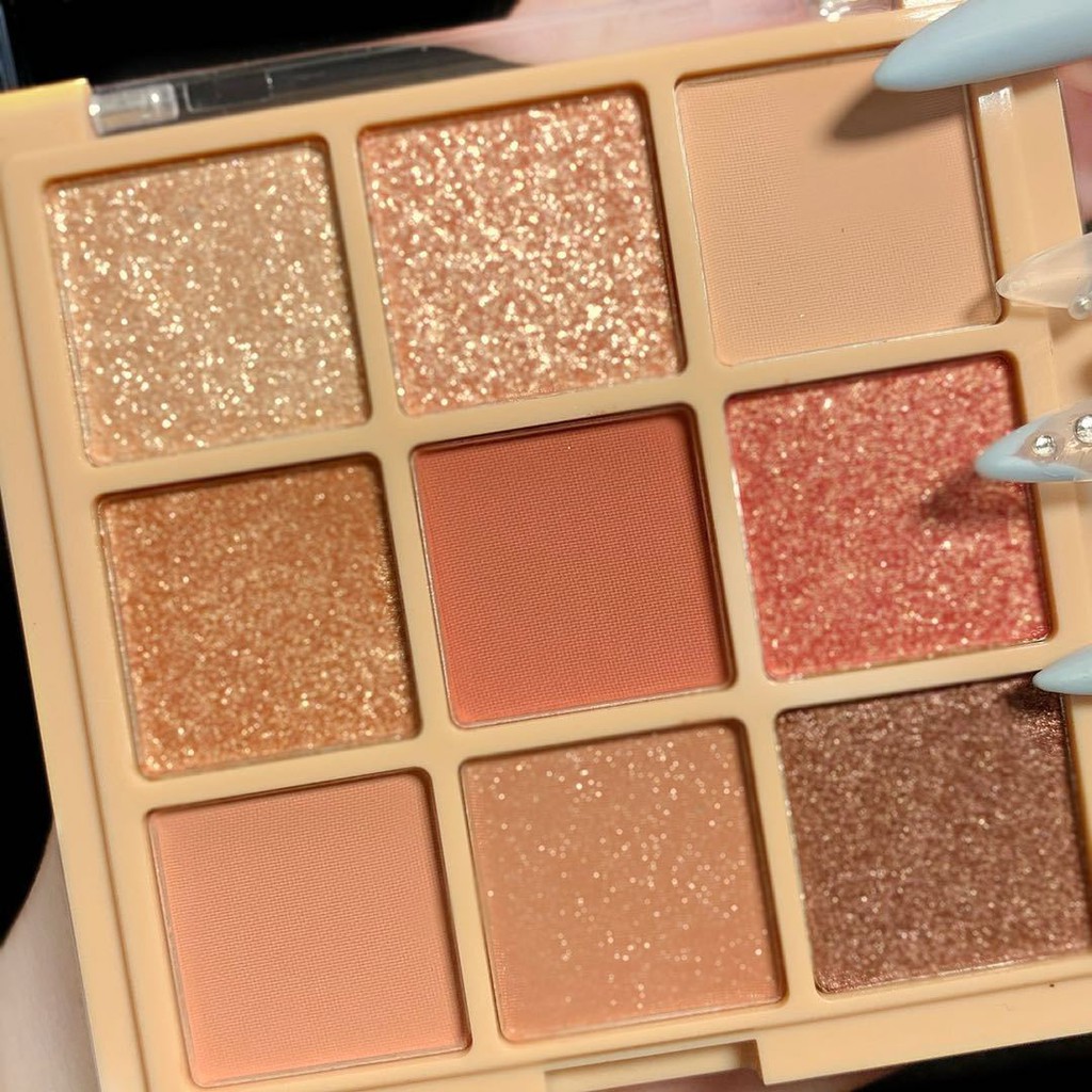Bảng mắt 9 ô Roto lấp lánh, màu nude trendy