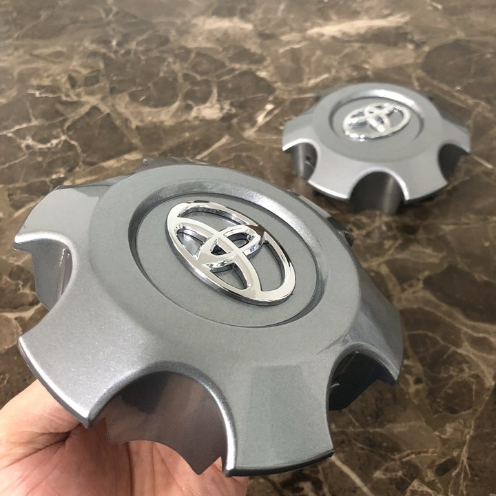 Logo chụp mâm, ốp lazang bánh sau xe ô tô Toyota Hilux đời từ 2016 - 2021, mã hàng TY-290