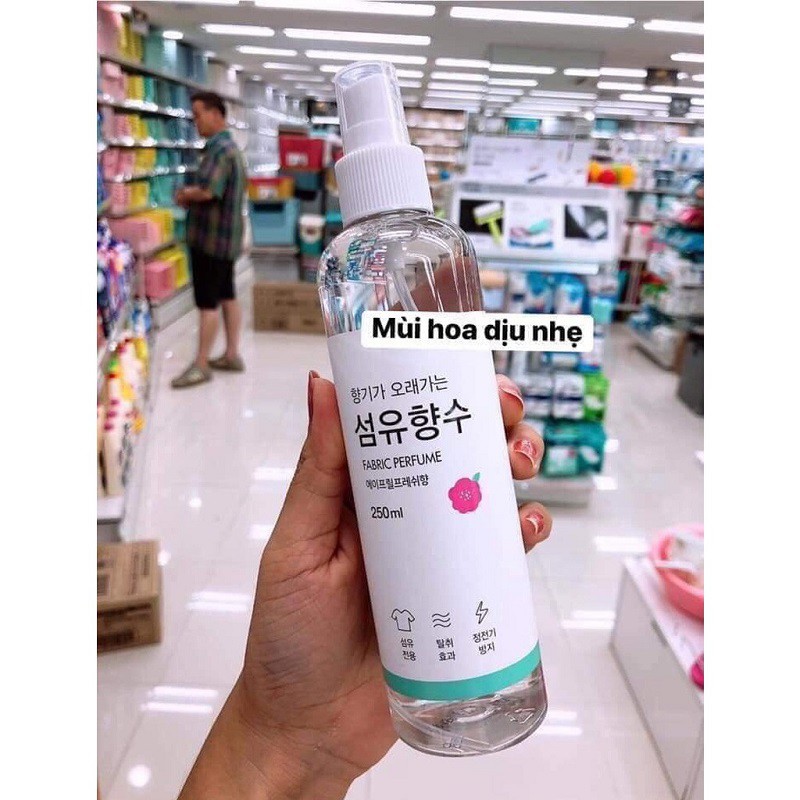 [ Chính Hãng ] Xịt Thơm Quần Áo Hàn Quốc Daiso Farbic Perfume, Chai 250ml, Giúp Bạn Tự Tin Cả Ngày