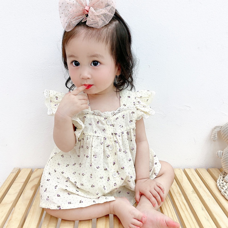 Váy Cổ Vuông Tay Bồng Phối Ren Kèm Quần Chip Cho Bé Gái