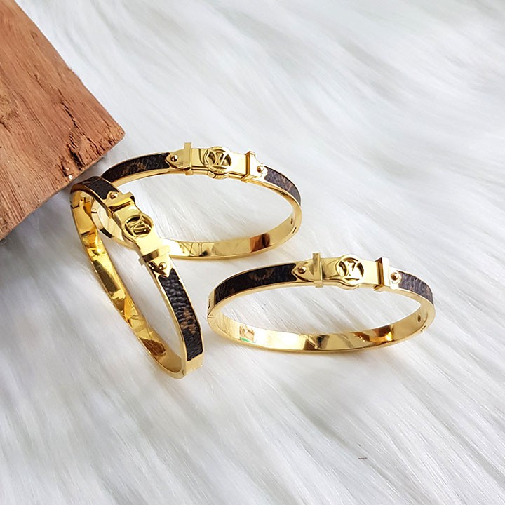 Vòng tay nữ, vòng tay mặt chữ LVVL VZ1748.
