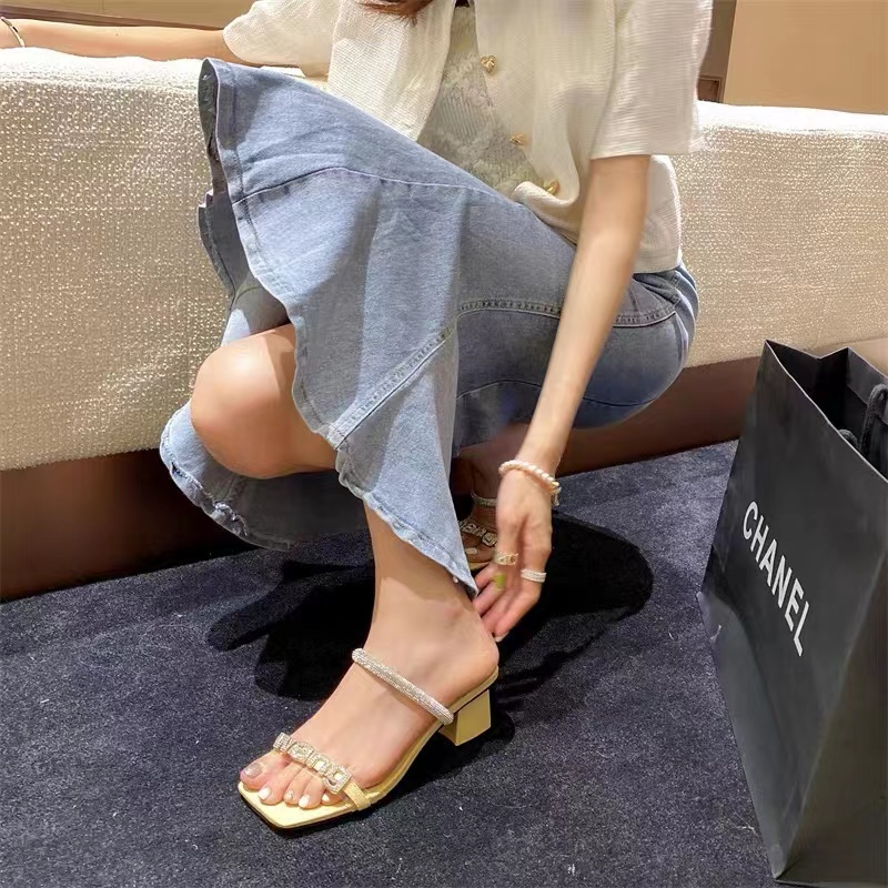 Giày Sandal Gót Dày Quai Đính Đá Chữ Thời Trang Nữ Sành Điệu