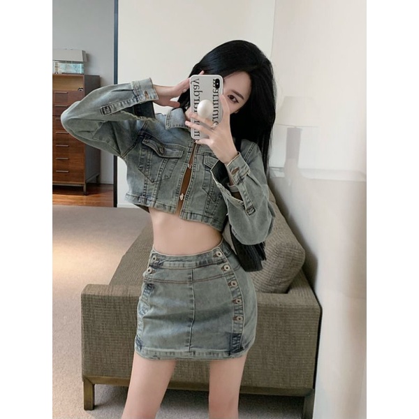 Set Jeans Áo Khoác Dáng Croptop Và Chân Váy Chữ A Cá Tính