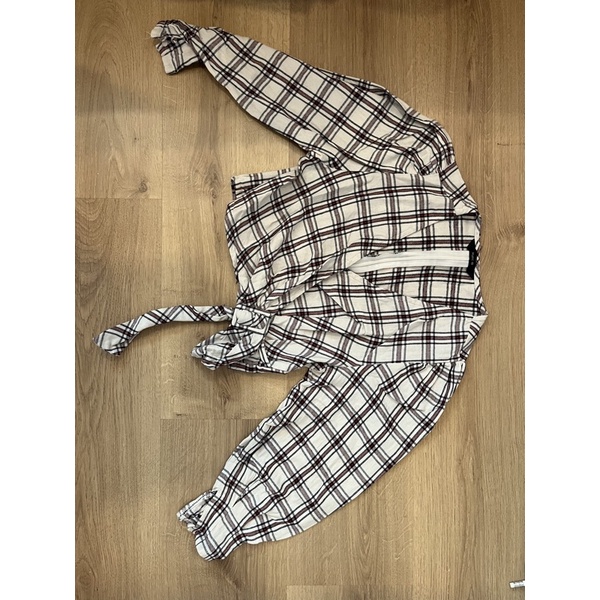 Áo dài tay croptop marc cổ V