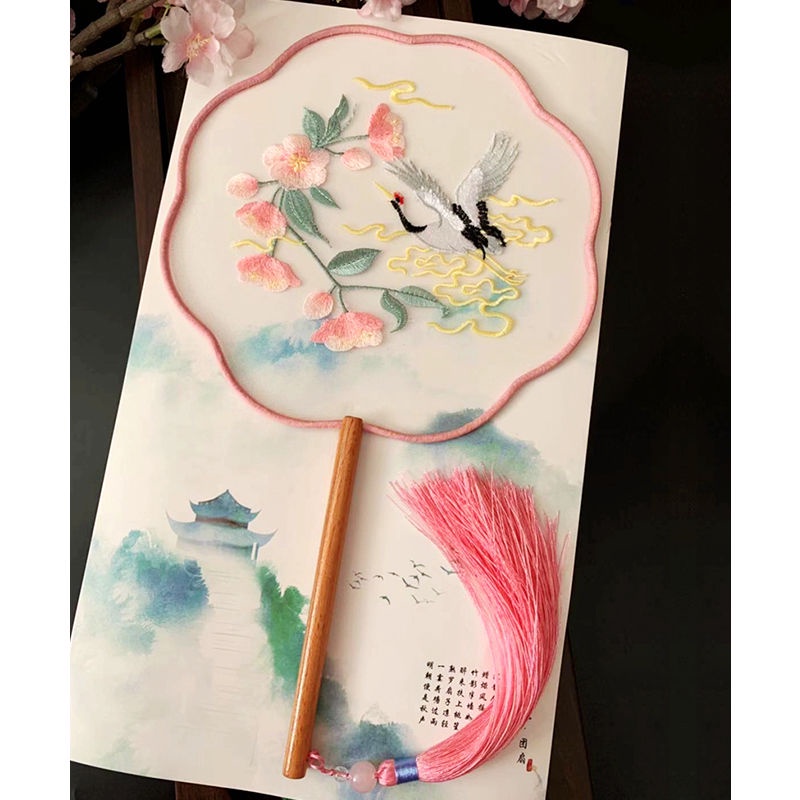 Quạt Cầm Tay Bằng Lụa Thêu Họa Tiết Phong Cách Cổ Điển Phối Tua Rua Dùng Làm Đạo Cụ Chụp Ảnh Cho Nữ