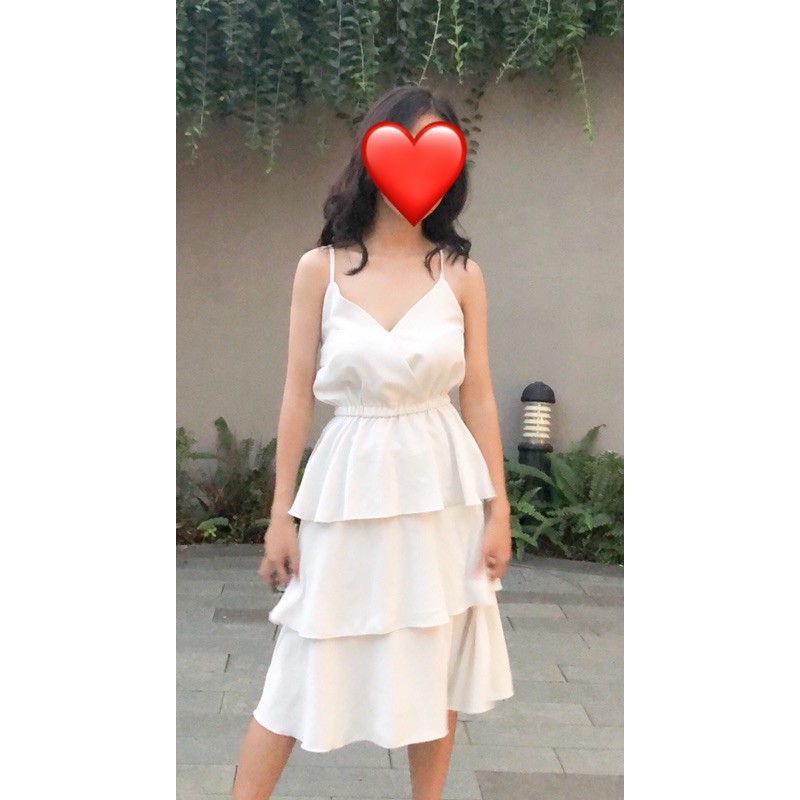 Pass đầm hai dây trắng