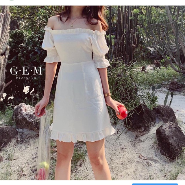 Đầm trễ vai