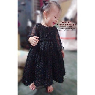 Đầm công chúa đen tay lửng