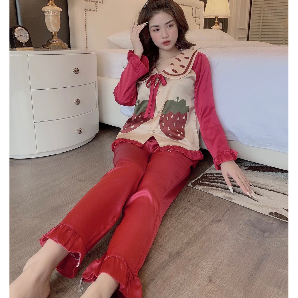 Bộ Ngủ Lụa Nữ 🔥FREESHIP🔥 Pijama Lụa Satin Cổ Bèo Nữ Tính - Bộ Mặc Nhà Họa Tiết Dâu Tây Đáng Yêu SP26