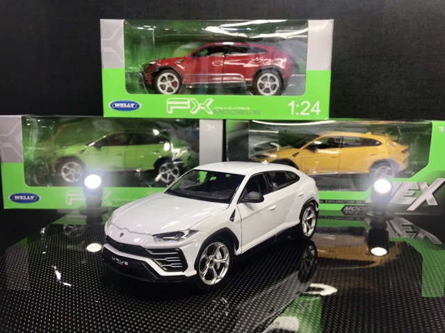 Xe Mô Hình Lamborghini Urus 1:24 Welly (Trắng)