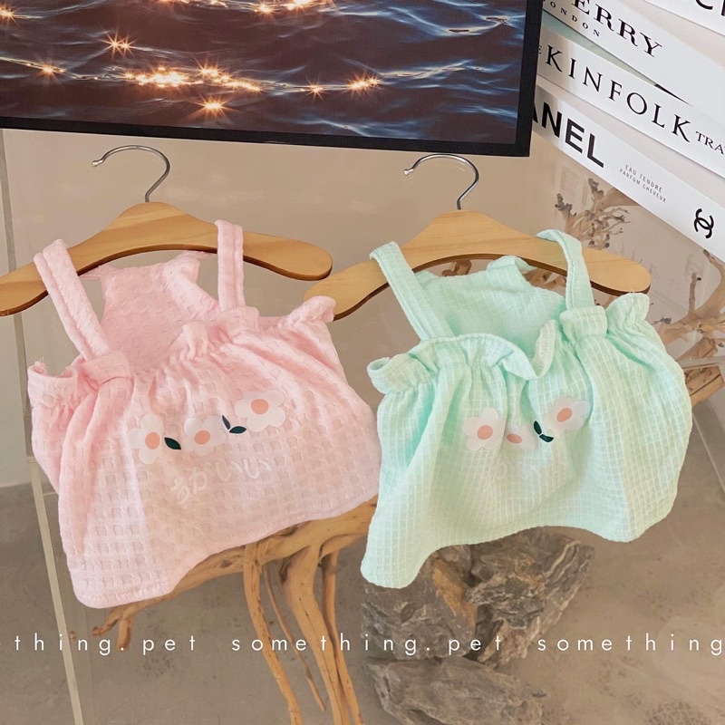 Áo hai dây dễ thương mát mẻ cho chó và mèo.