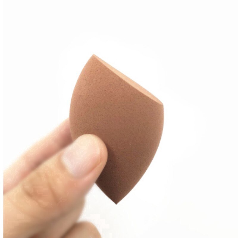 Mút trang điểm bằng xốp cắt xiên ôliu đánh nền dạng lỏng BB