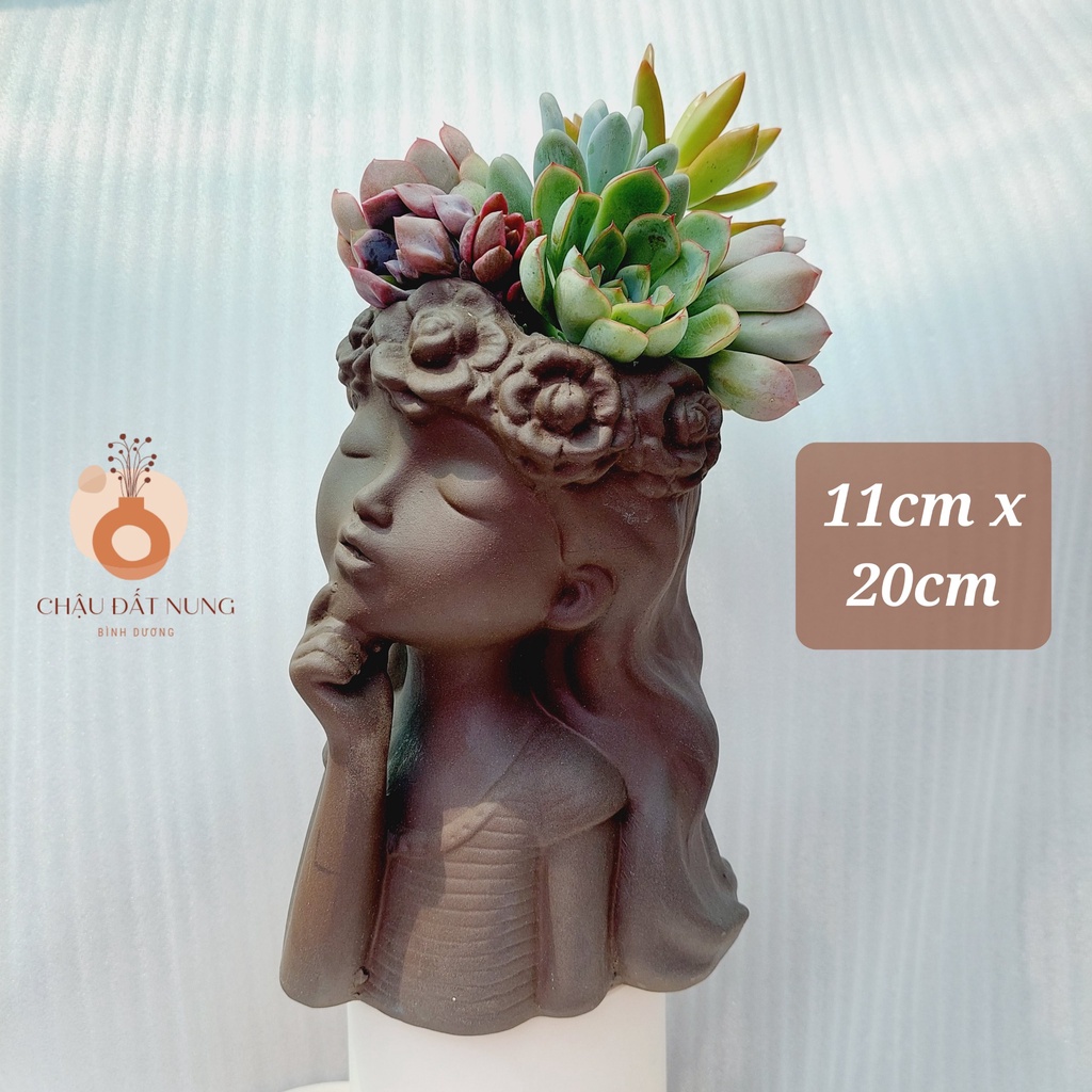 Chậu đất nung, Chậu sen đá, cô gái Lisa, miệng chậu 11cm, chiều cao 20cm