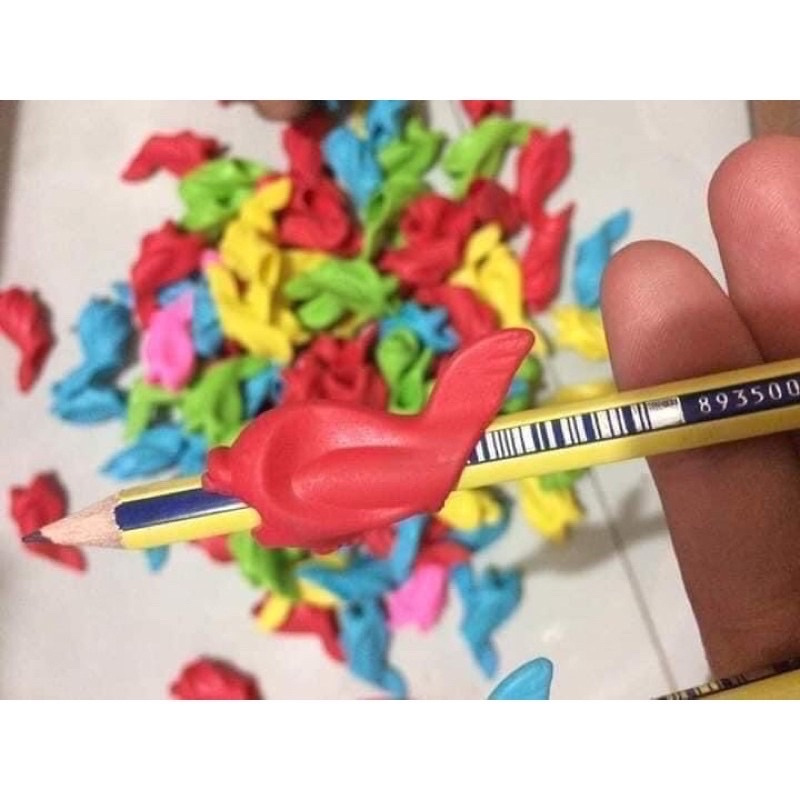 Đệm Gắn Bút Tập Viết Hình Cá Heo Cho Bé Luyện Viết Chữ Đẹp