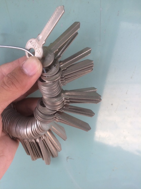 Combo ổ khoá 6p gồm 30 chìa khoá phụ