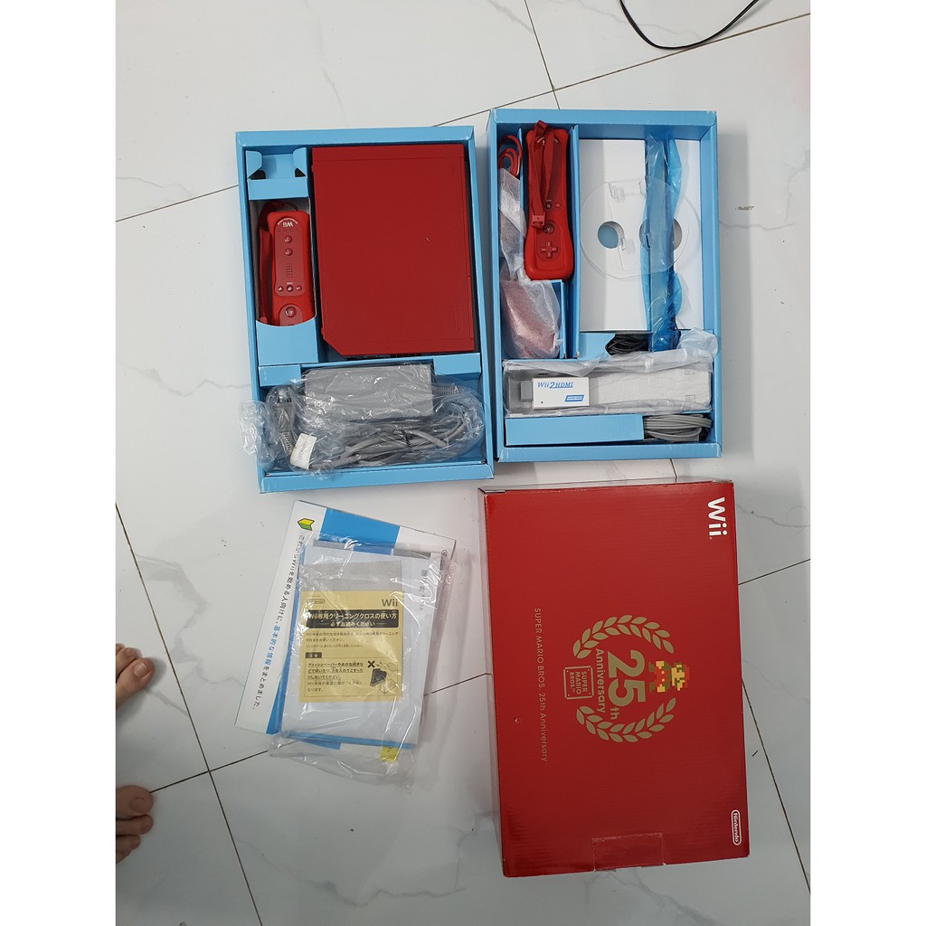 Máy chơi game Nintendo Wii màu đỏ phiên bản kỷ niệm 25 năm Mario