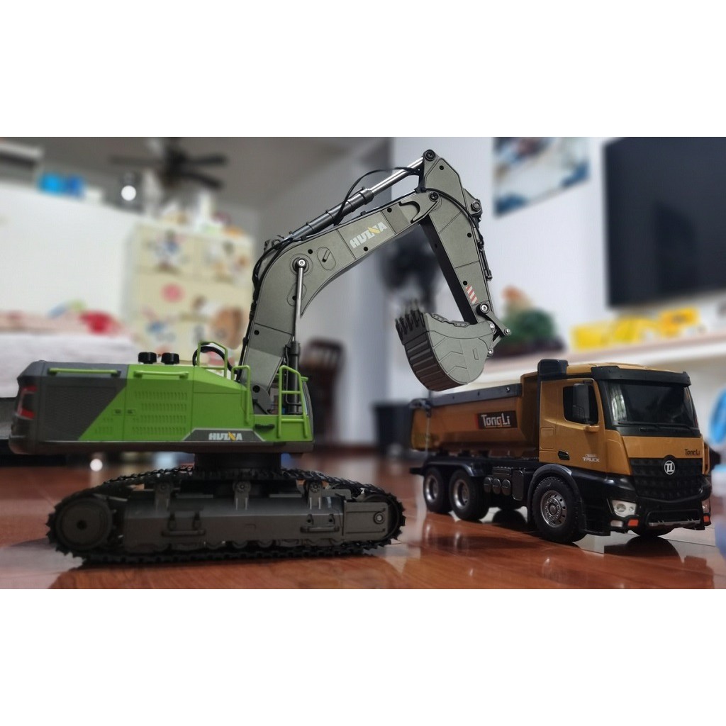Máy xúc đất huina 1593 huina 593 điều khiển từ xa
