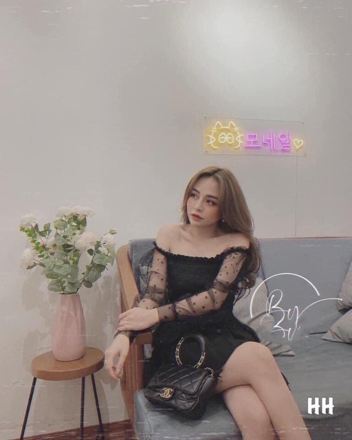 Áo trễ vai chấm bi lưới