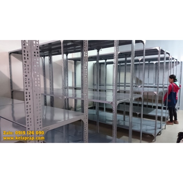 Kệ V lỗ - Mã số: V30.14 . Gồm 5 tầng mâm XÁM. Đầy đủ ốc - ke - đế lót - thép V3x3 dày 1.5ly