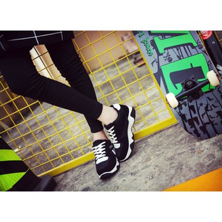 Giày sneaker nữ đen