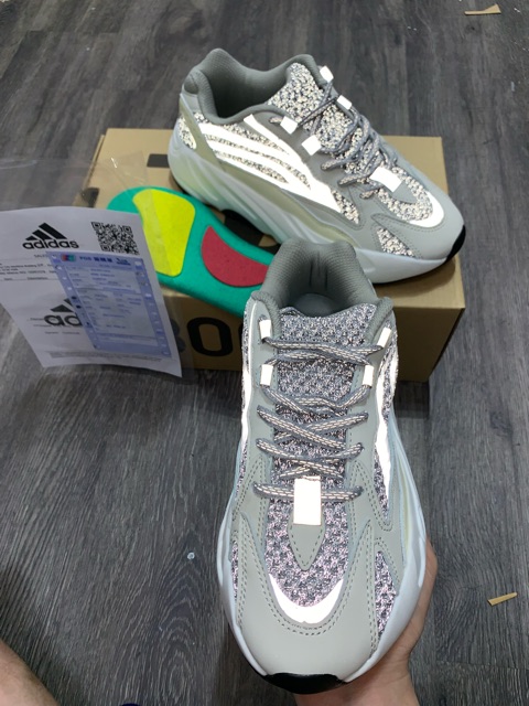 [Freeship+Quà100k+R11] Giày yz700 siêu phản quang 2020+Phụ kiện | BigBuy360 - bigbuy360.vn