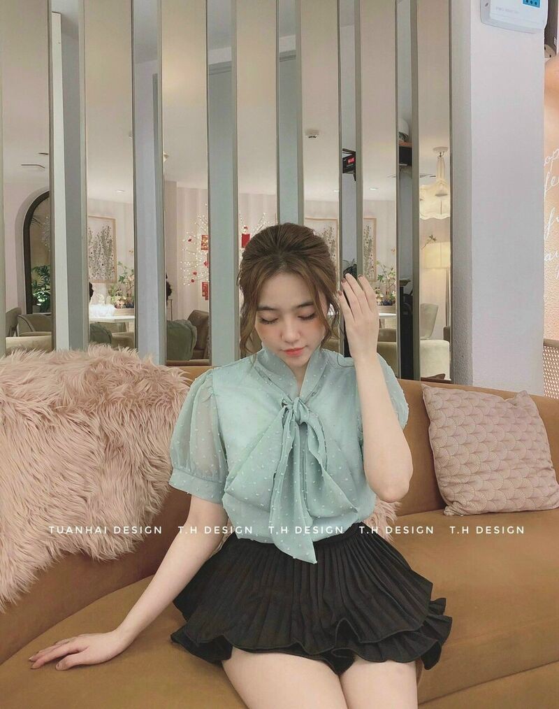 [Mã FAMAYWA giảm 10K đơn 50K] Áo sơ mi hoa nổi nơ ngực xinhh | BigBuy360 - bigbuy360.vn