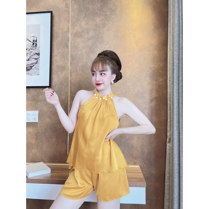 Set đồ ngủ nữ satin, kiểu cô tròn dạng yếm kết hợp với nút  xung quanh áo kèm quần đùi siêu xinh freesize dưới 57kg
