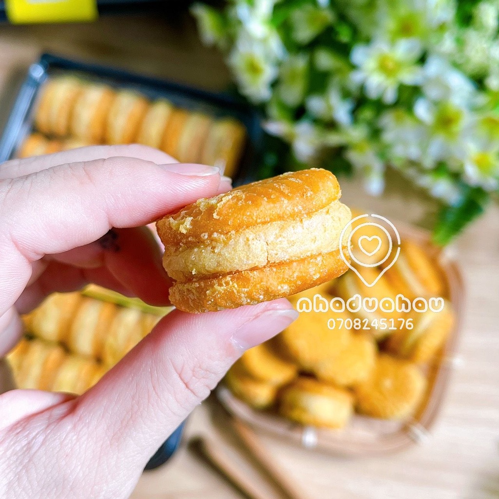 Một hộp bánh hạt dẻ/ đậu xanh nướng mật ong YingCheng Hongkong hộp lớn 500gam