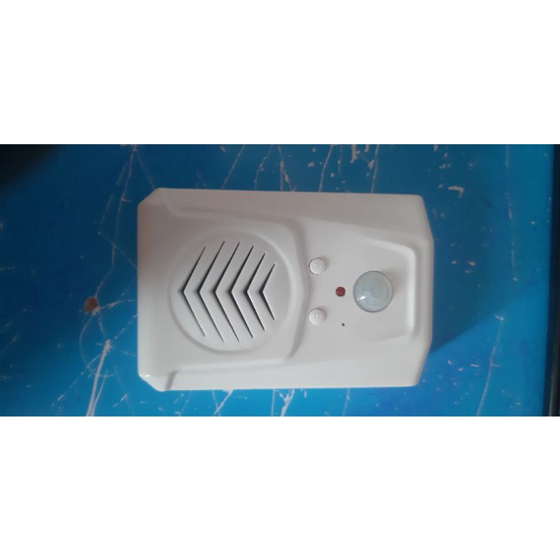 Thiết Bị Đuổi Chuột Cảm Biến Mèo Kêu Cho Ô tô