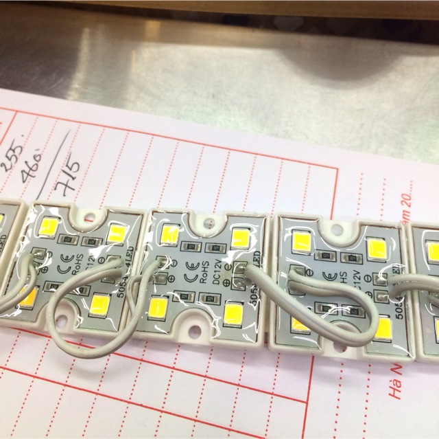 Đèn Led hắt 4 mắt 5054