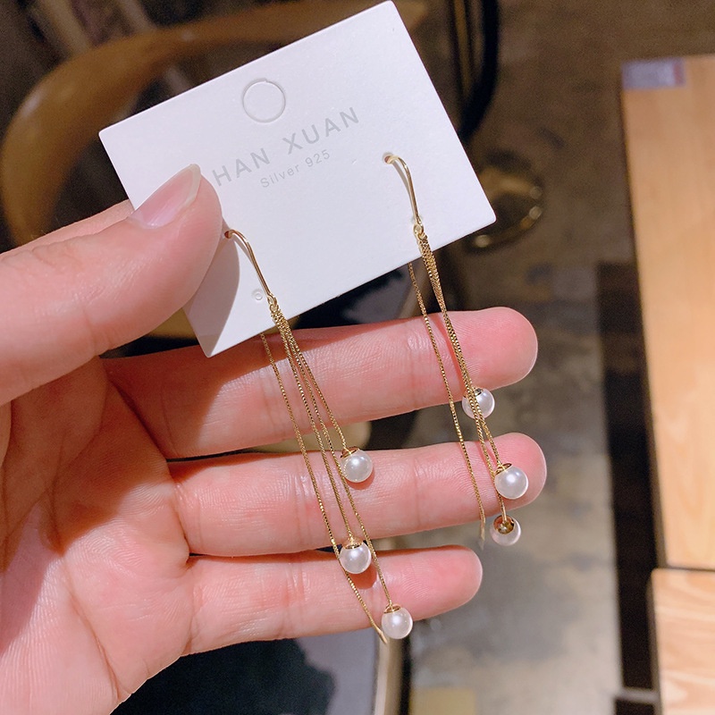 Khuyên tai dáng dài phối tua rua màu bạc thời trang