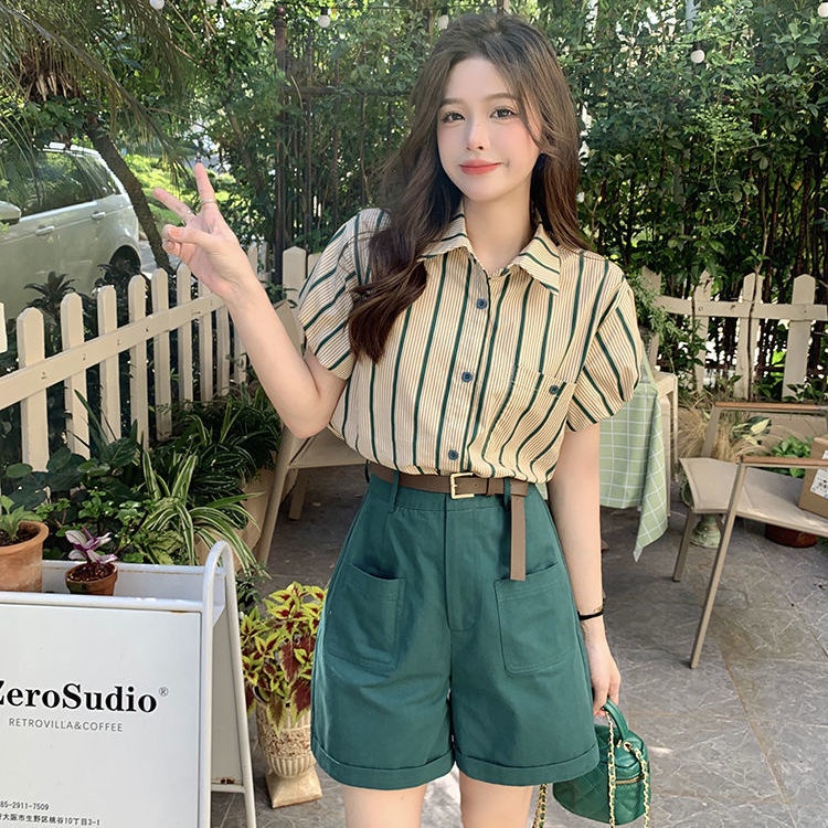 IELGY   Bộ Áo Sơ Mi Kẻ Sọc Phối Quần Short Có Túi Phong Cách retro Cho Nữ