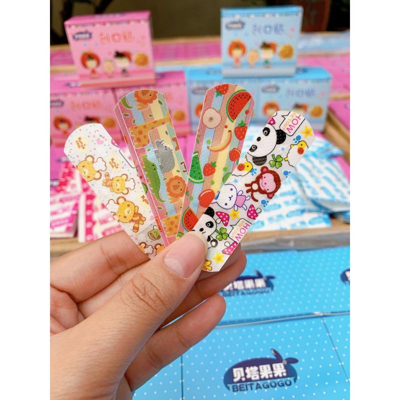 Set 2 Miếng Băng Keo Cá Nhân URGO Hoạt Hình đủ mẫu - Siêu CUTE - Loại có lỗ thoáng khí tiện lợi