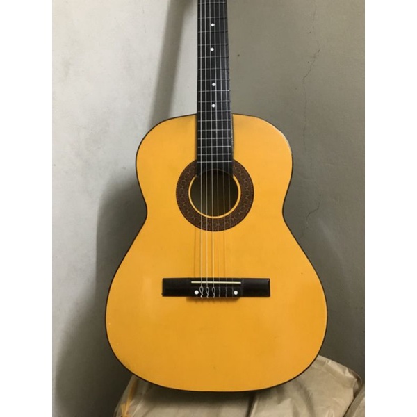 đàn guitar classic gỗ thông tặng bao đựng và hướng dẫn ,pick gảy