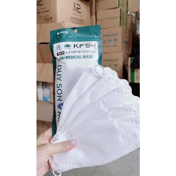 Khẩu trang KF94 Duy Sơn. Thùng 300 cái. Hàng 4 lớp, sản phẩm làm từ vải không dệt chống nước hiệu quả
