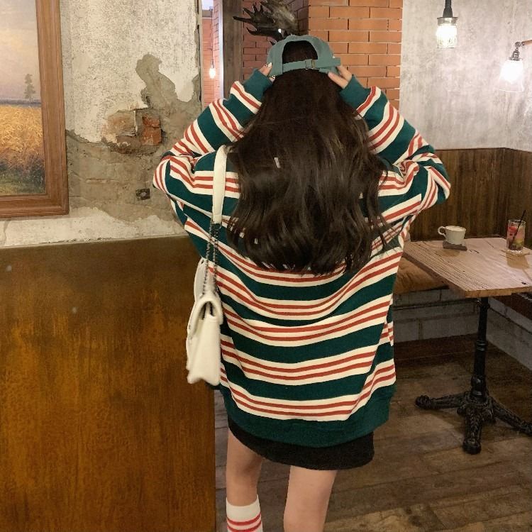 Áo sweater cổ tròn dài tay dáng rộng kẻ sọc dày dặn phong cách mới thời trang thu đông 2021 cho nữ