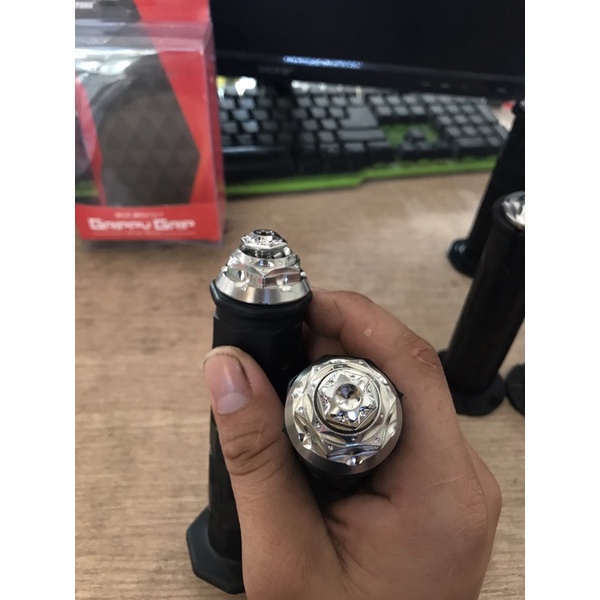 Gù Salaya tặng kèm bao tay Daytona gắn mọi dòng xe